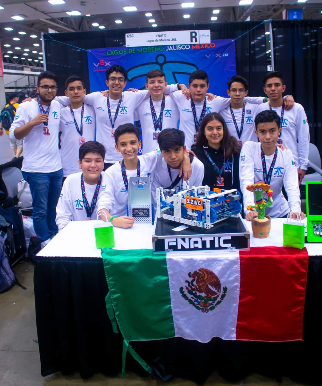 Finaliza con éxito paticipación de equipos Mexicanos en el Campeonato  Mundial de Robótica 2022 - VEX Robotics México